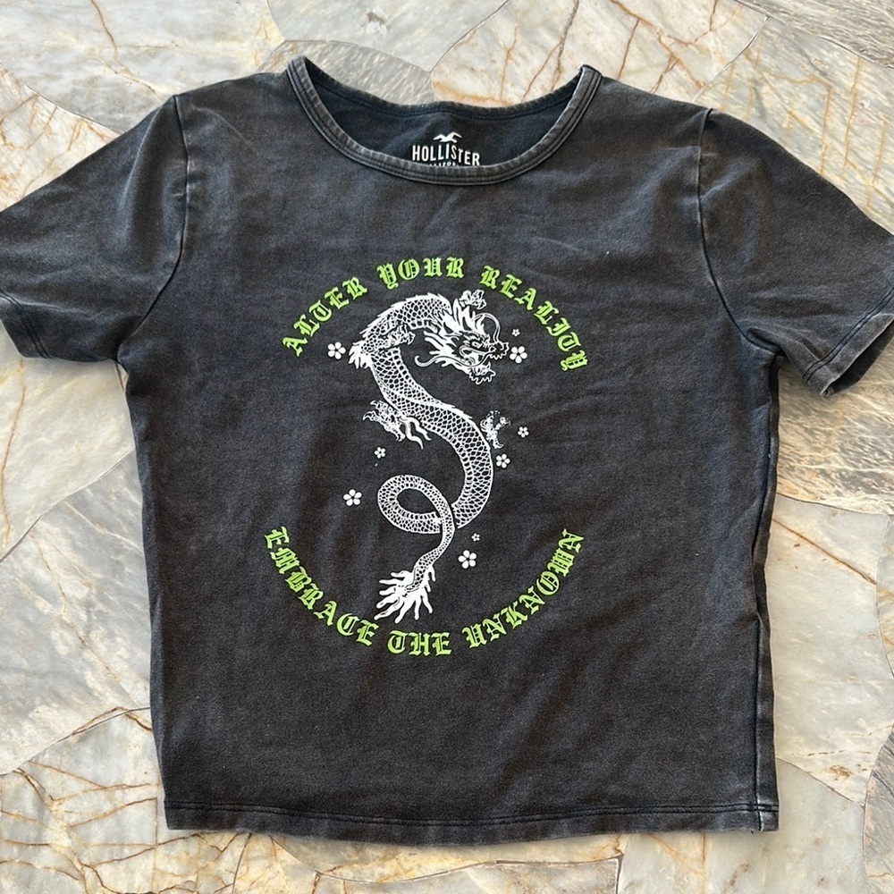Hollister Black Short Sleeve Tee with Graphic Design